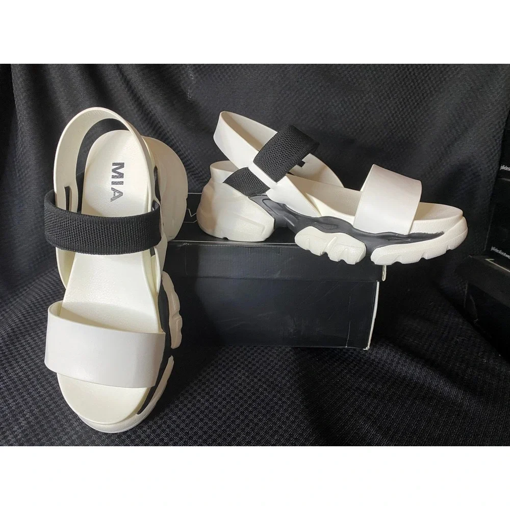 MIA Ariah White Black Chunky Platform Lug Sole Sandals Woman's Size 10M New